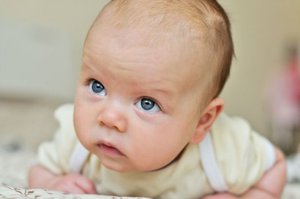 Обследование зрения у новорожденных