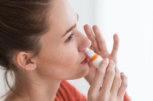 Какими препаратами лечить заложенность носа