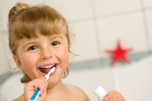 Чистка при смене молочных зубов