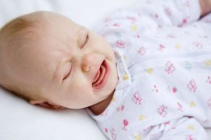 Ребенок просыпается и плачет: причины