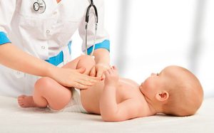 Что может помочь, если у новорожденного болит живот