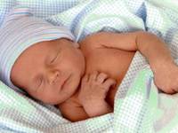 Почему новорожденный ктяхтит и крутится во сне