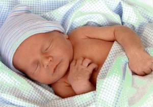 Почему новорожденный ктяхтит и крутится во сне