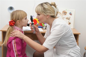 Особенности применения глазных капель для лечения аллергии у детей