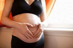 О чем говорят выделения при беременности