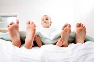 Как раздельно спать ребенку с родителями