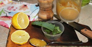 Очень вкусный сок алоэ с лимоном и медом поможет при простуде