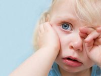 Почему у ребенка чешутся глаза
