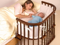 В чём польза детской приставной кроватки