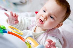 Что умеет делать малыш в 7 месяцев