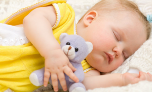 Трехмесячный малыш спит довольно много - до 17 часов в сутки