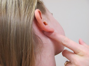 Причины шишки за ухом
