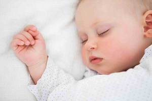 Ребенок часто вздрагивает во сне