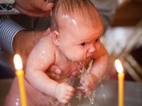 Как крестят детей
